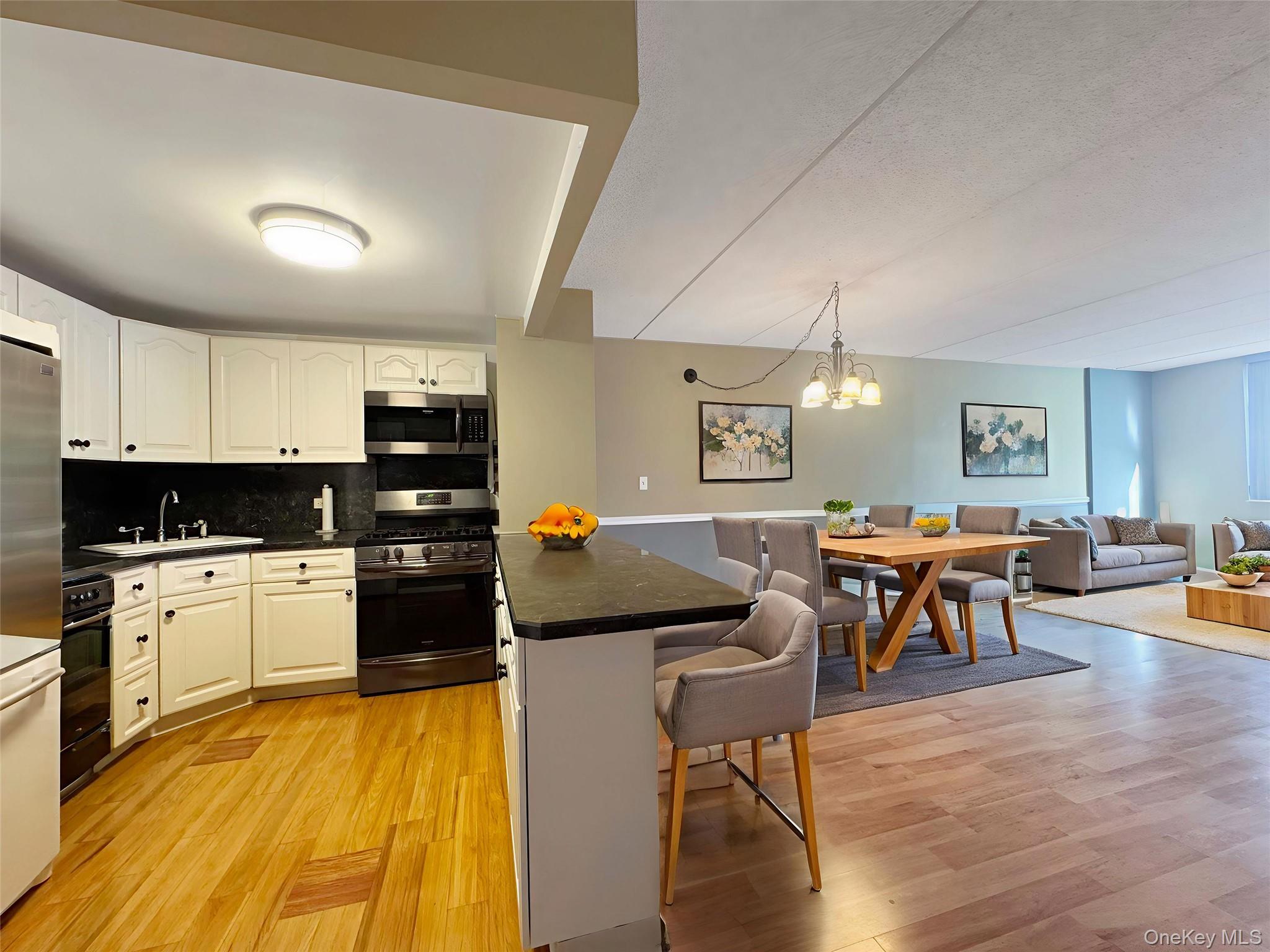 #3 photo, 777 N Macquesten Parkway, Mount Vernon , NY 10552