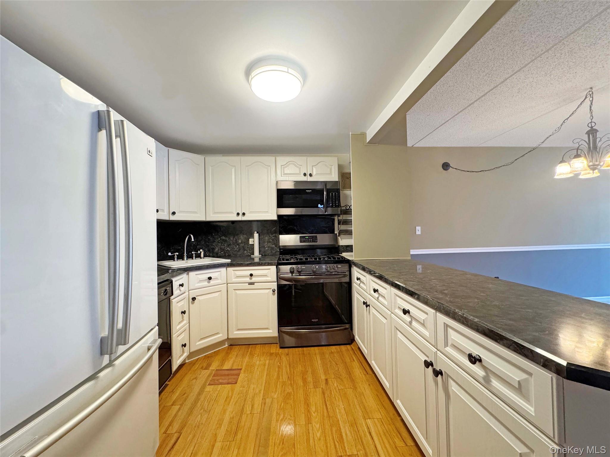 #5 photo, 777 N Macquesten Parkway, Mount Vernon , NY 10552