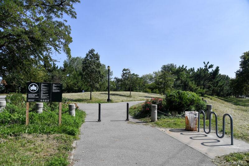 #19 photo, 536 Throgs Neck Expressway, برونكس Bronx , NY 10465