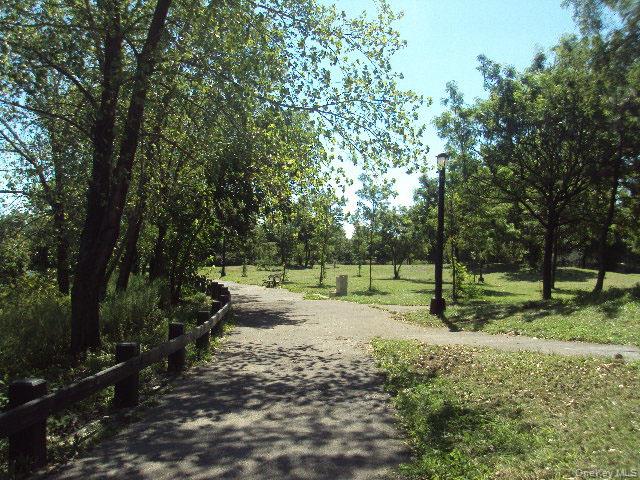 #20 photo, 536 Throgs Neck Expressway, برونكس Bronx , NY 10465