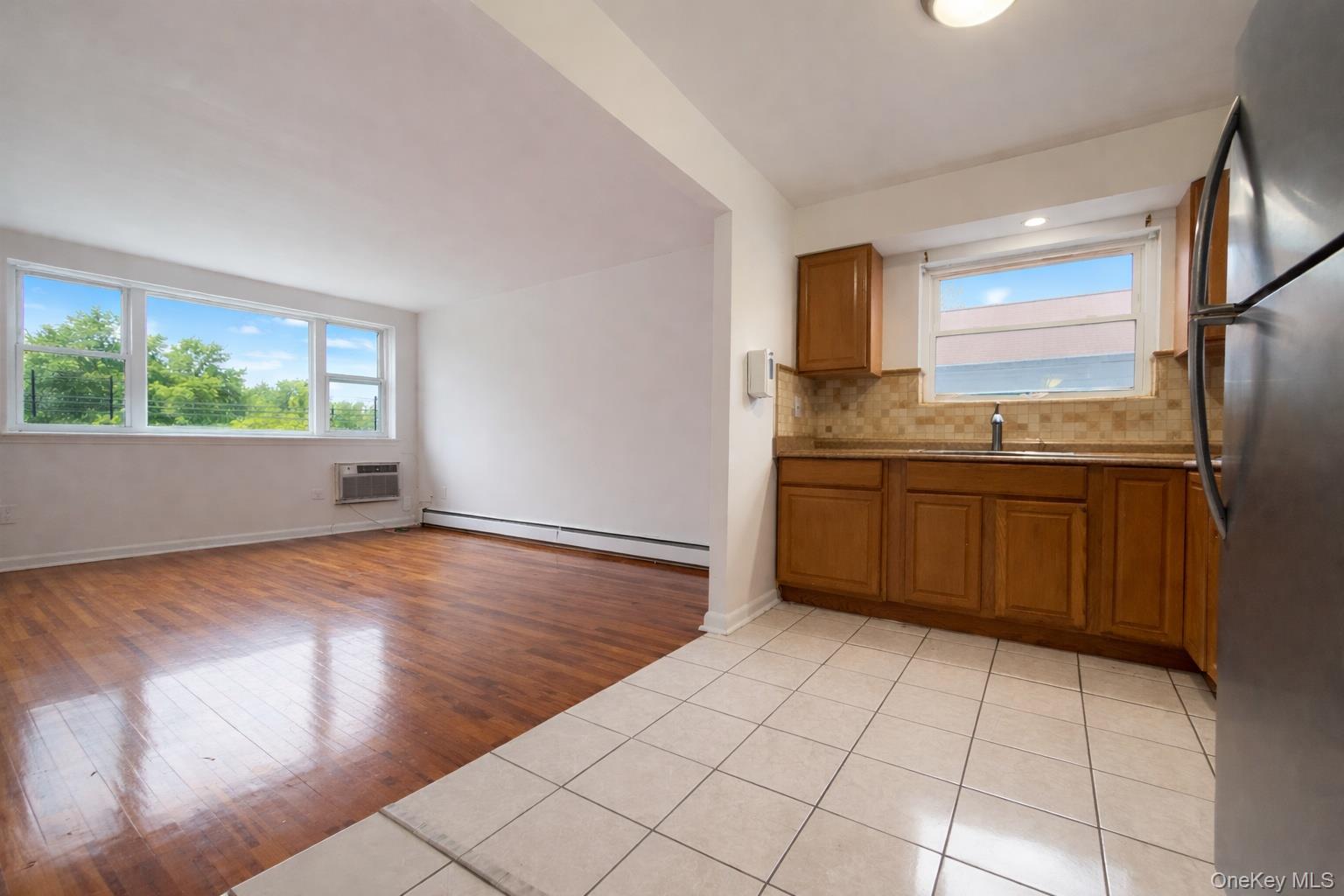 #7 photo, 536 Throgs Neck Expressway, Bronx , NY 10465