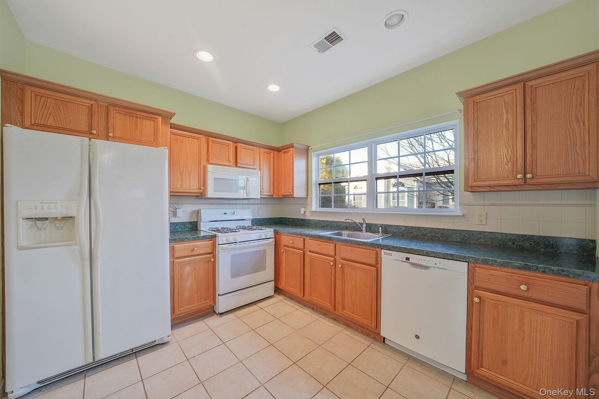 #10 photo, 554 Mirror Pond Court, Moriches , NY 11955