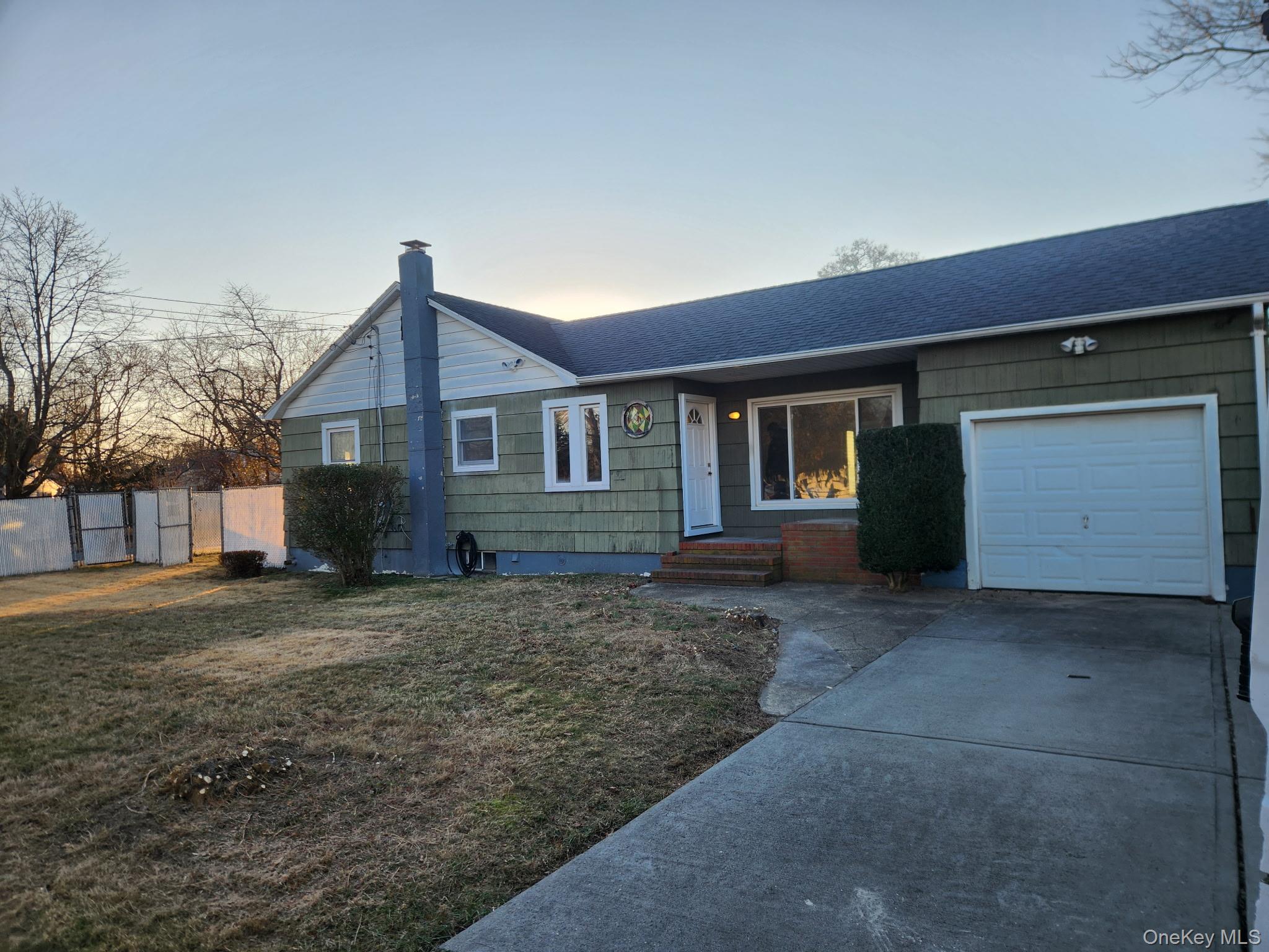 #1 photo, 20 Bogota Road, Саффолк ‖ Mastic Beach , NY 11951