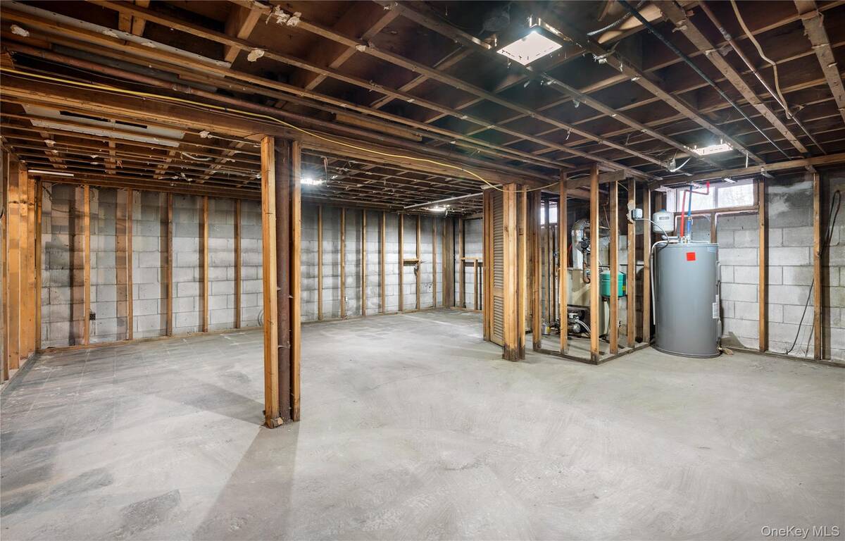 #12 photo, 48 Hawkins Road, מחוז סאפוק Centereach , NY 11720