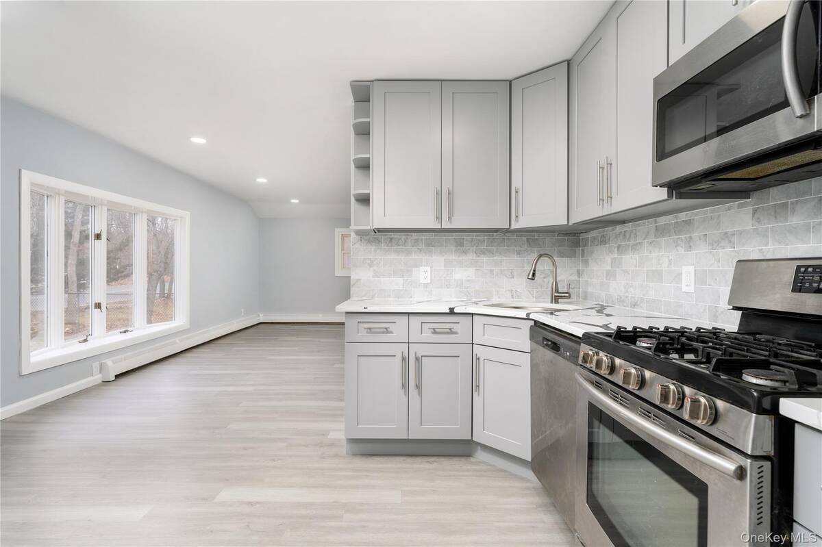 #5 photo, 48 Hawkins Road, מחוז סאפוק Centereach , NY 11720