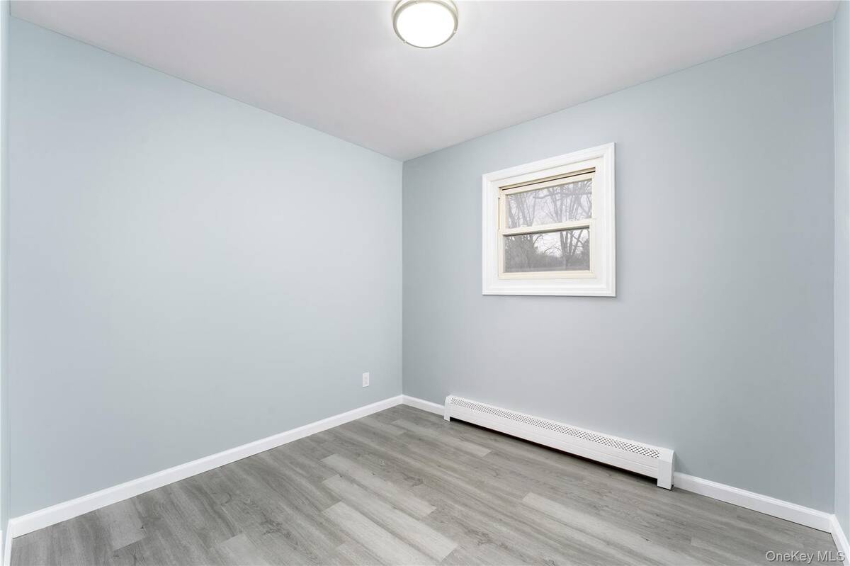 #8 photo, 48 Hawkins Road, מחוז סאפוק Centereach , NY 11720