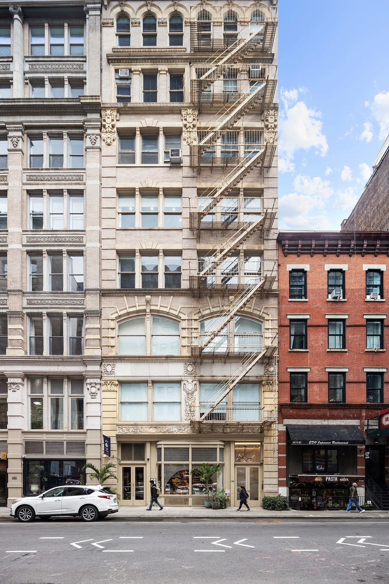 #8 photo, 7 E 17th Street, Flatiron , NY 10003