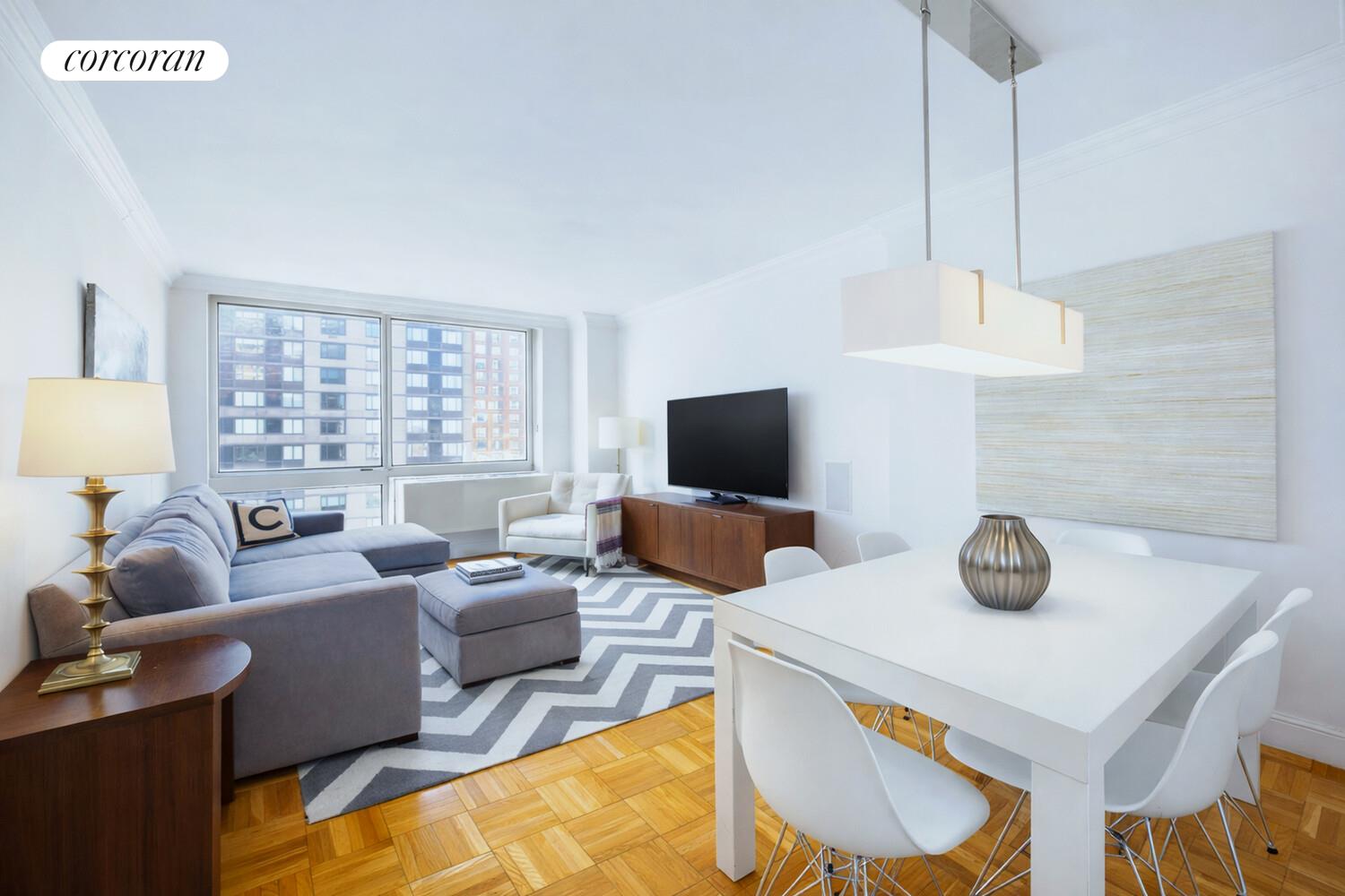 #1 photo, 217 E 96TH Street, Манхэттен ‖ Yorkville , NY 10128