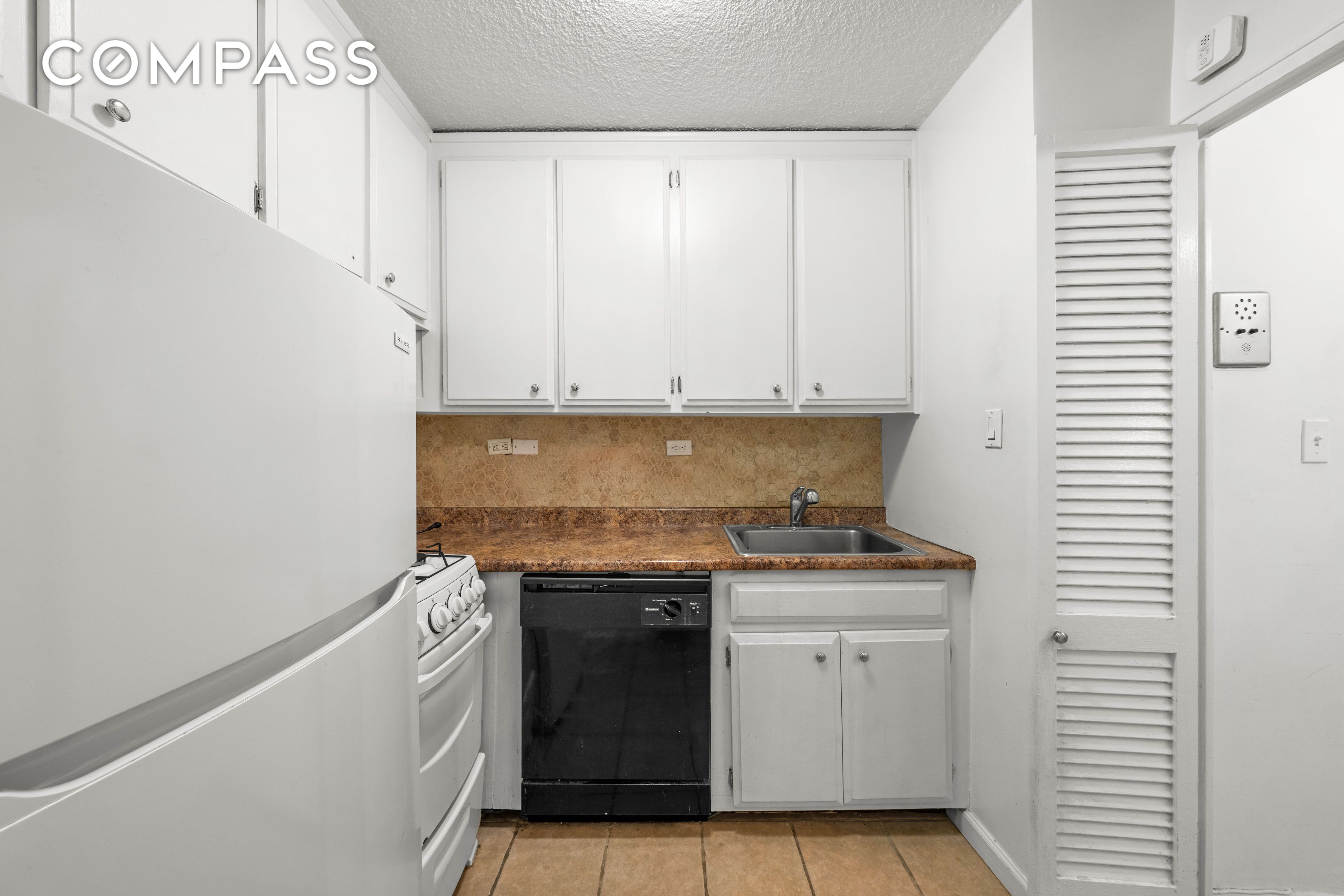 #5 photo, 77 E 12th Street, Greenwich Village , NY 10003