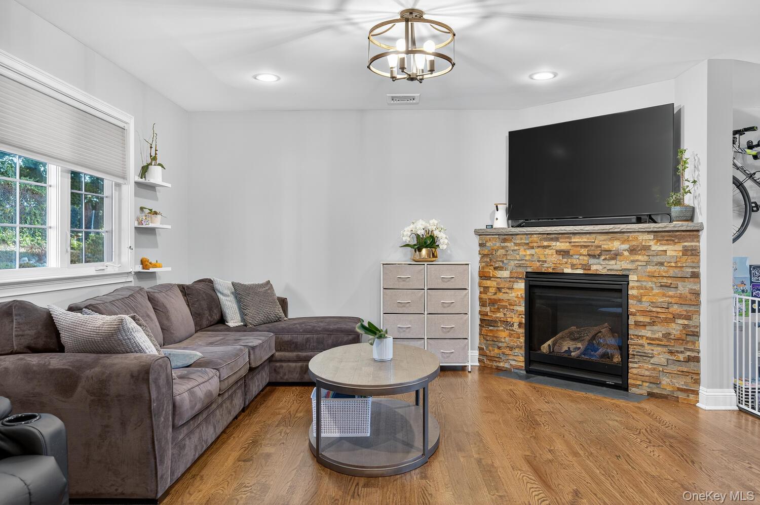 #3 photo, 10 Lee Gray Court, 長島 Glen Cove , NY 11542