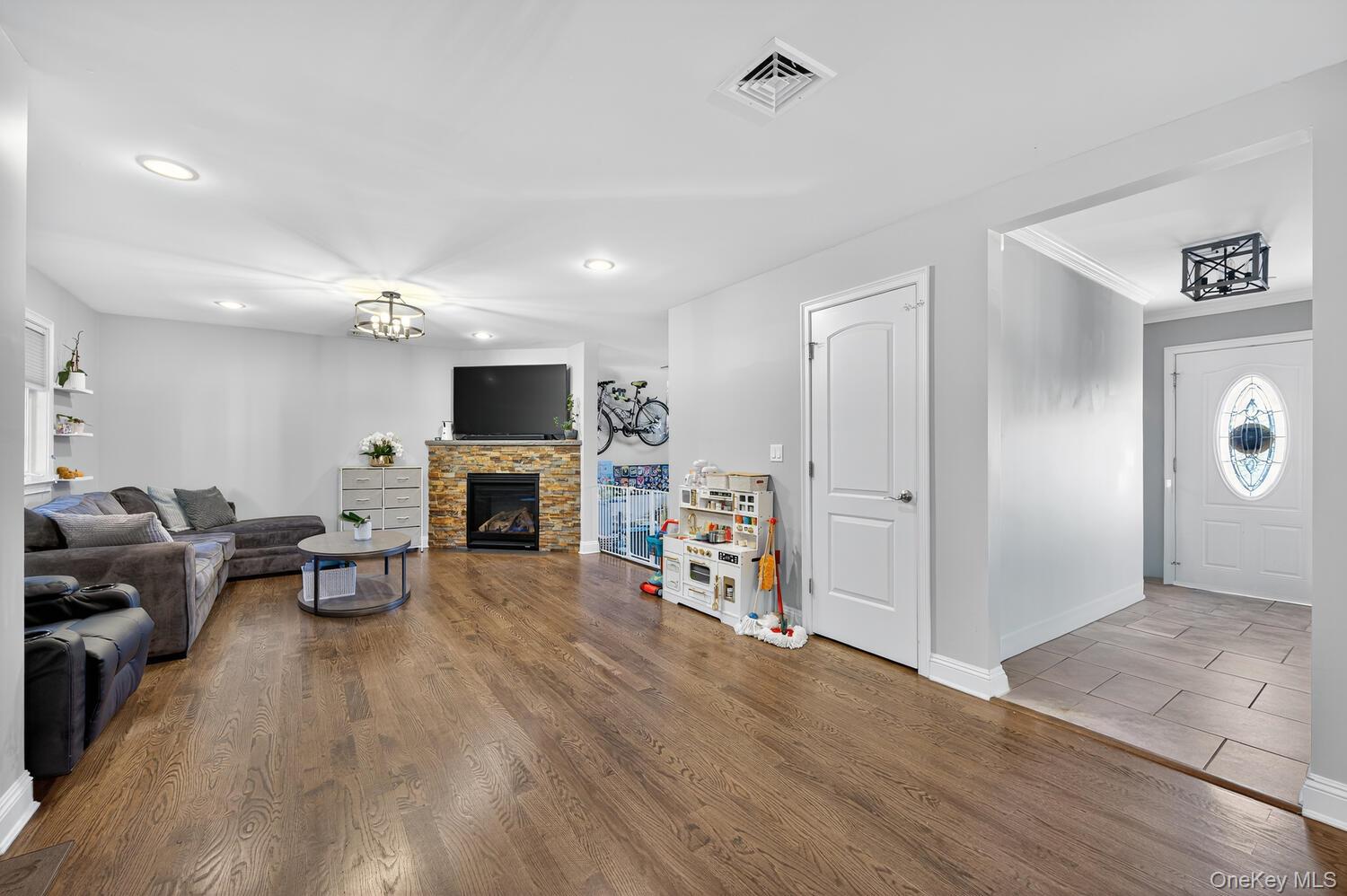 #6 photo, 10 Lee Gray Court, 長島 Glen Cove , NY 11542