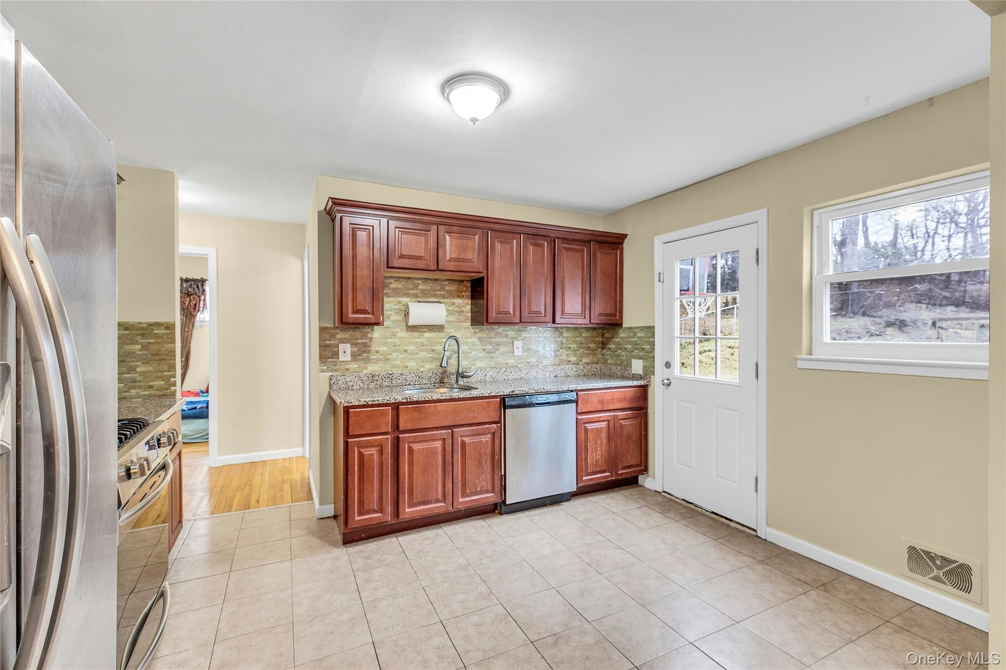 #11 photo, 46 Falcon Drive, Hauppauge , NY 11788