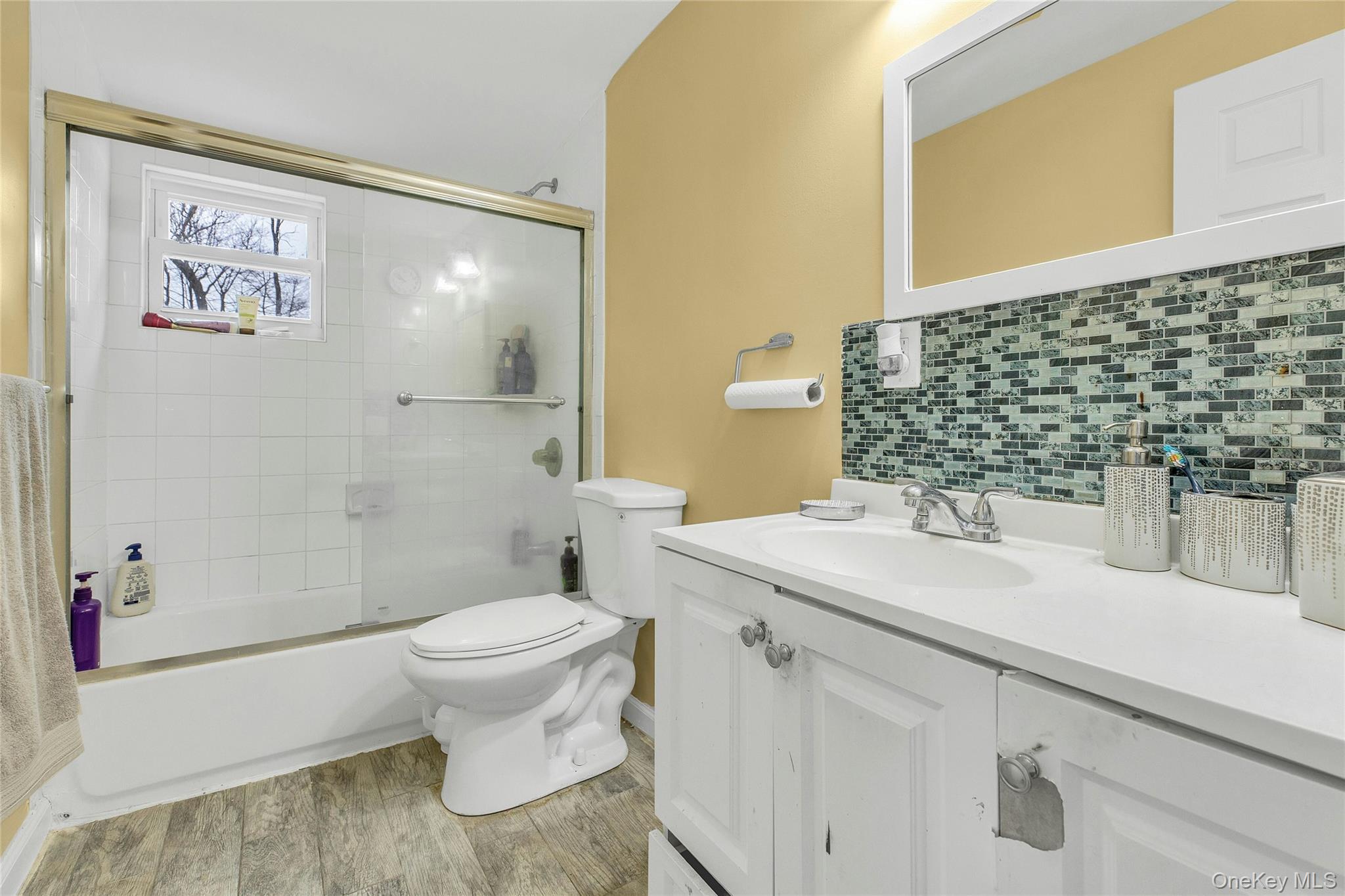 #16 photo, 46 Falcon Drive, Hauppauge , NY 11788