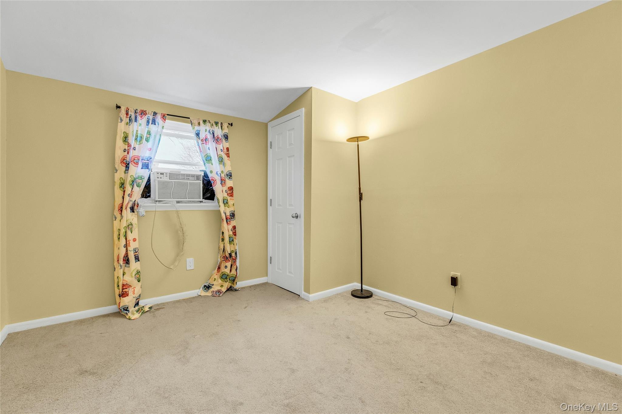 #18 photo, 46 Falcon Drive, Hauppauge , NY 11788