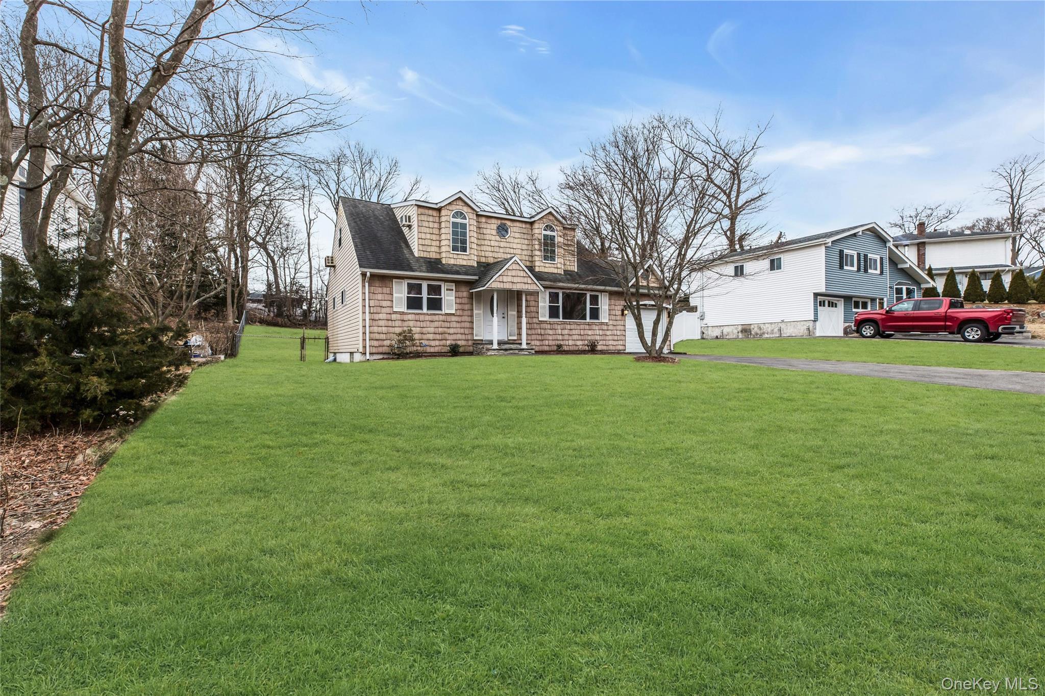 #4 photo, 46 Falcon Drive, Hauppauge , NY 11788