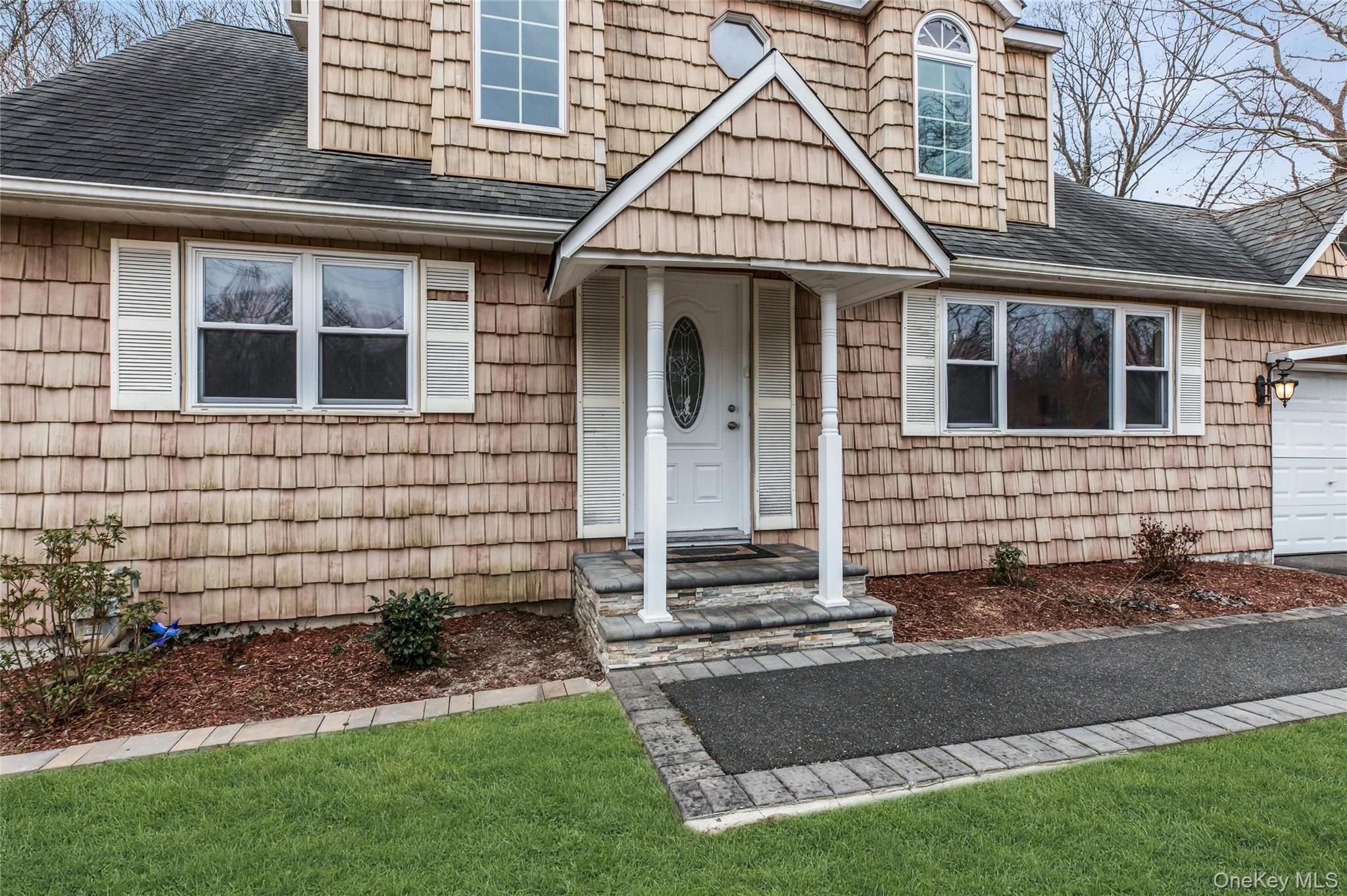 #5 photo, 46 Falcon Drive, Hauppauge , NY 11788