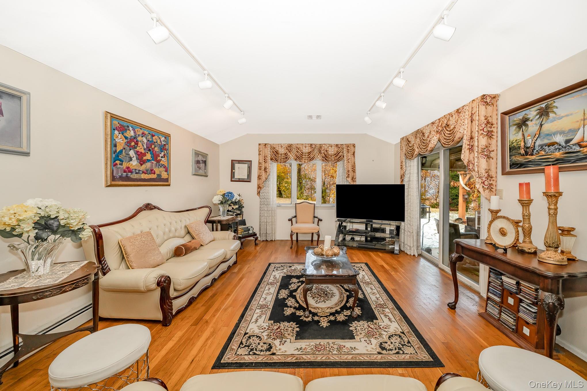 #5 photo, 824 Lawrence Court, West Hempstead , NY 11552