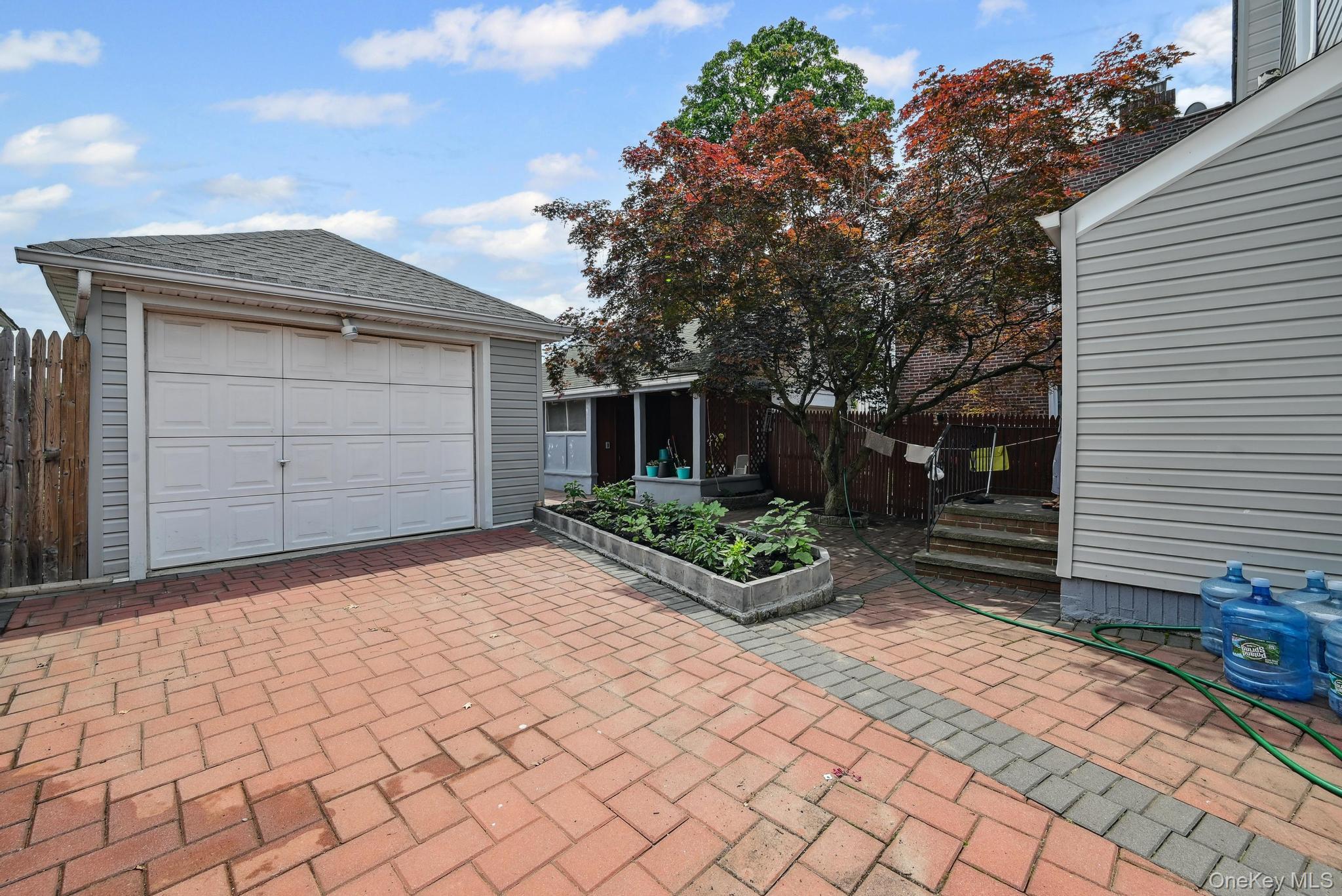 #11 photo, 13 Herbert Avenue, מחוז נסאו Port Washington , NY 11050