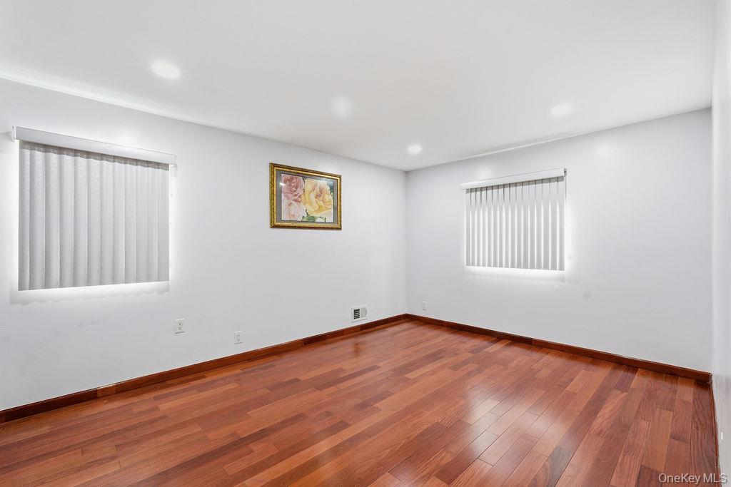 #14 photo, 160-09 86th Street, कुईंस Howard Beach , NY 11414