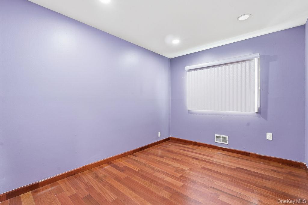 #15 photo, 160-09 86th Street, कुईंस Howard Beach , NY 11414