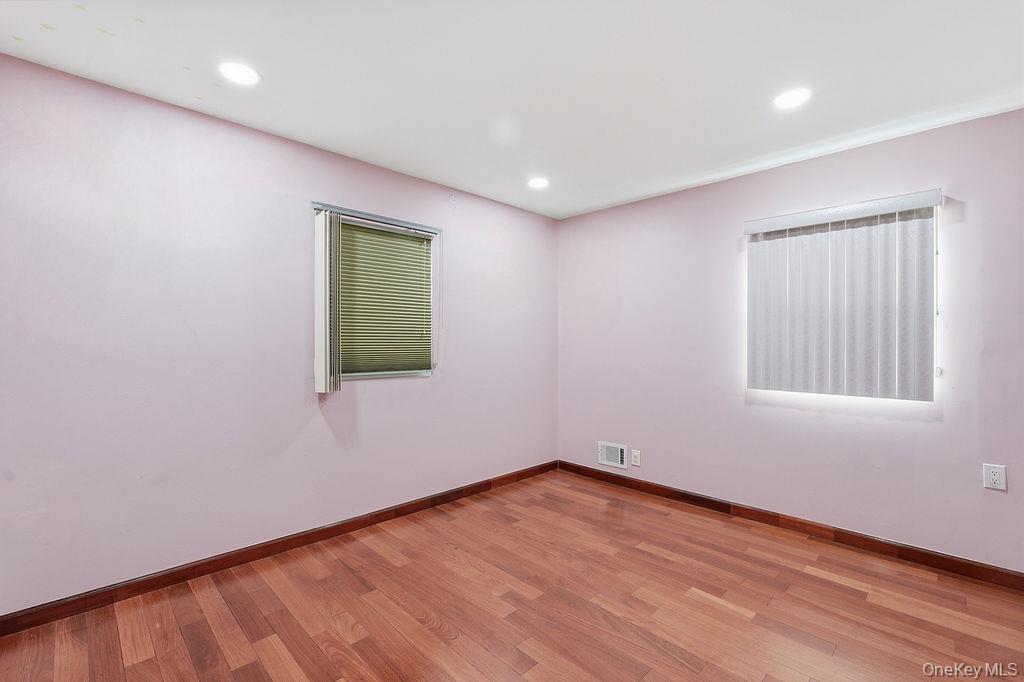 #16 photo, 160-09 86th Street, कुईंस Howard Beach , NY 11414