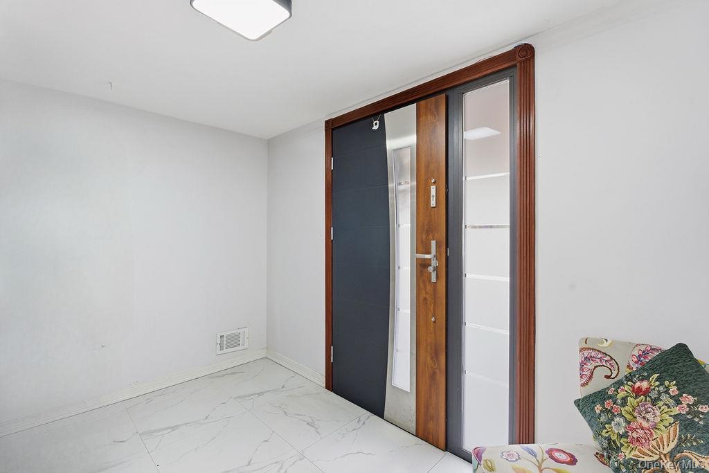 #19 photo, 160-09 86th Street, कुईंस Howard Beach , NY 11414