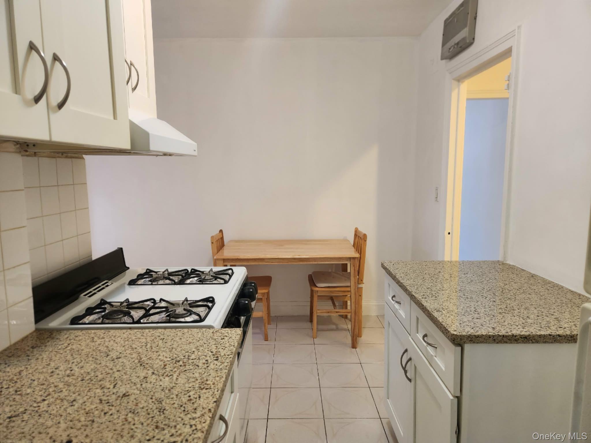 #2 photo, 55-23 31st Avenue, कुईंस Woodside , NY 11377