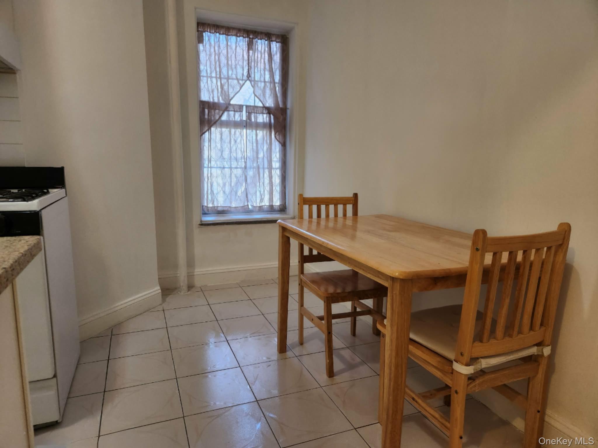 #5 photo, 55-23 31st Avenue, कुईंस Woodside , NY 11377