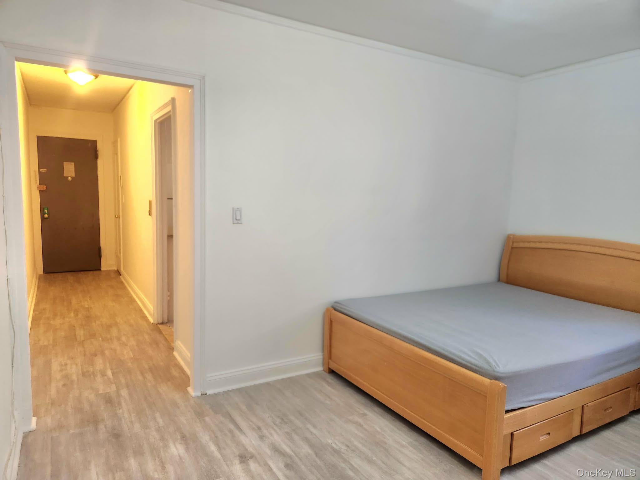 #7 photo, 55-23 31st Avenue, कुईंस Woodside , NY 11377