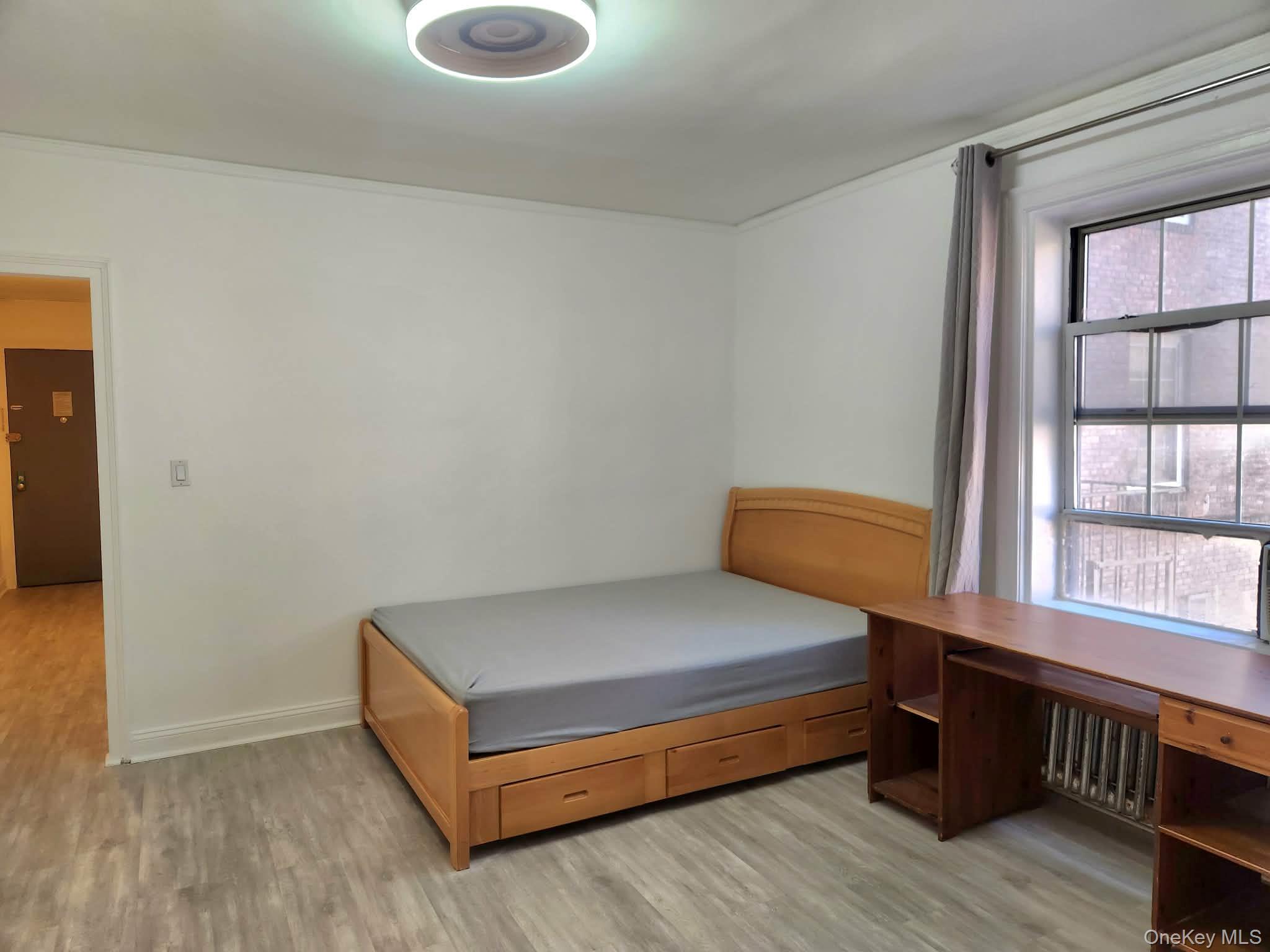 #8 photo, 55-23 31st Avenue, कुईंस Woodside , NY 11377