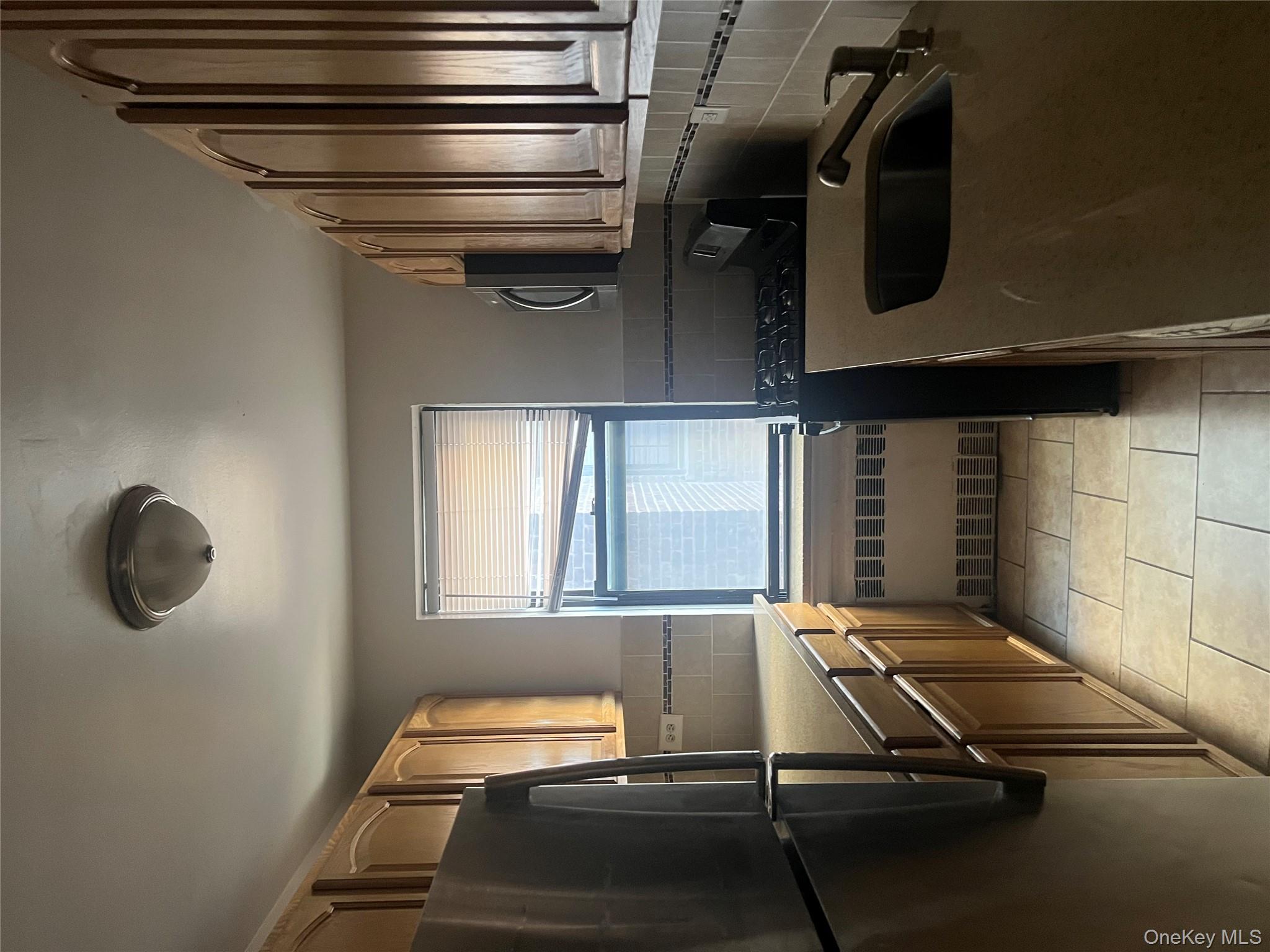 #3 photo, 3260 Netherland Avenue, Бронкс ‖ Bronx , NY 10463