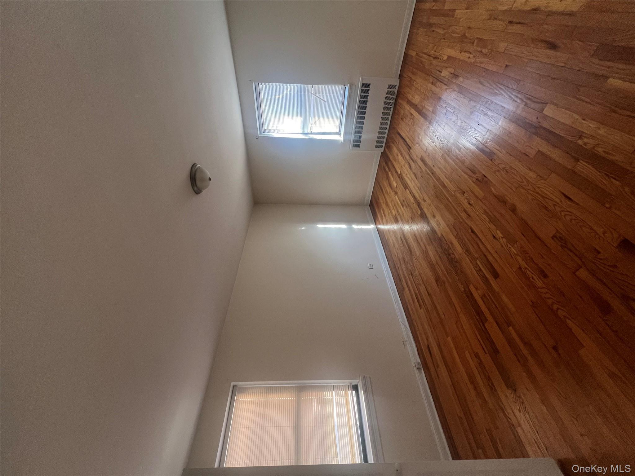 #5 photo, 3260 Netherland Avenue, Бронкс ‖ Bronx , NY 10463