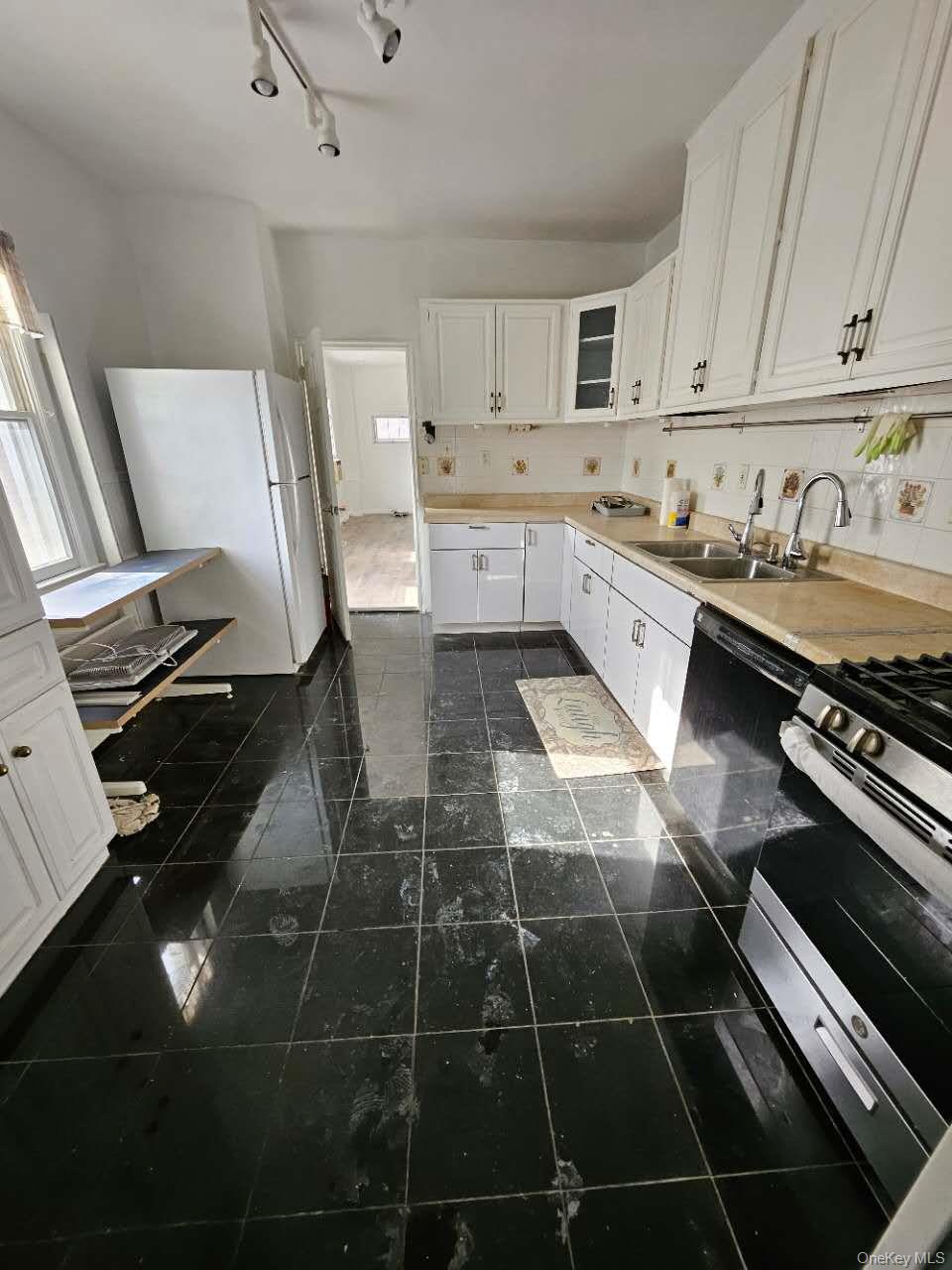 #2 photo, 1318 Mayflower Avenue, Bronx , NY 10461