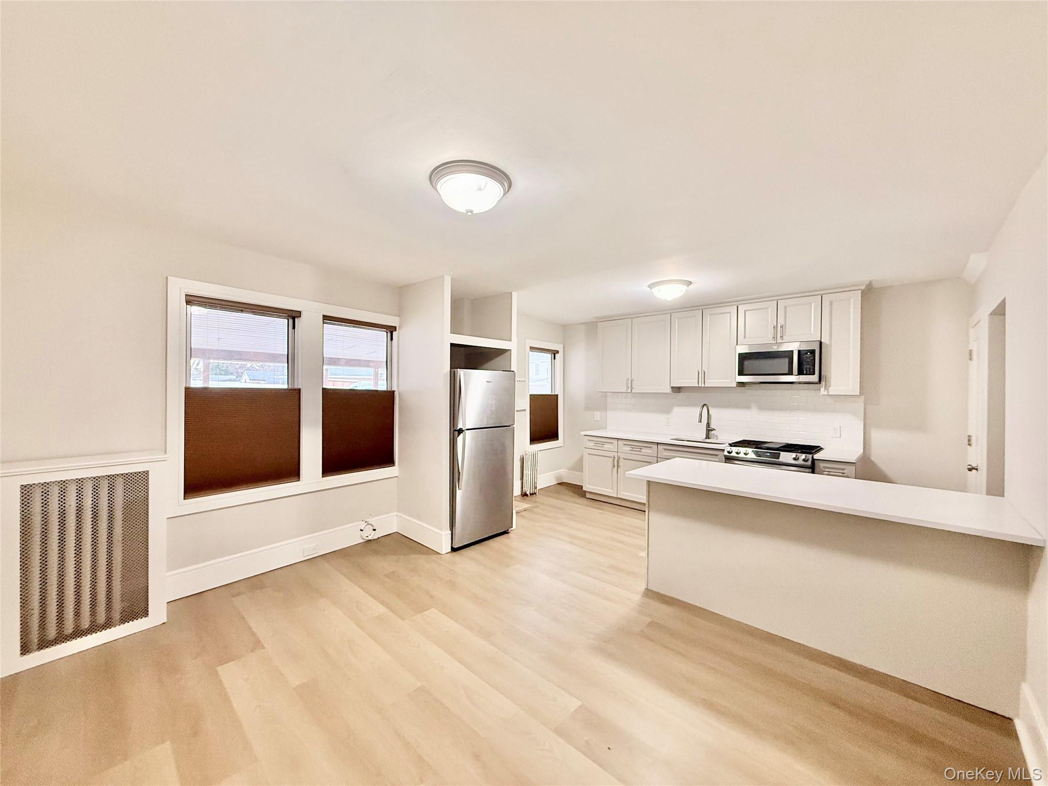 #2 photo, 678 Willis Avenue, מחוז נסאו Williston Park , NY 11596