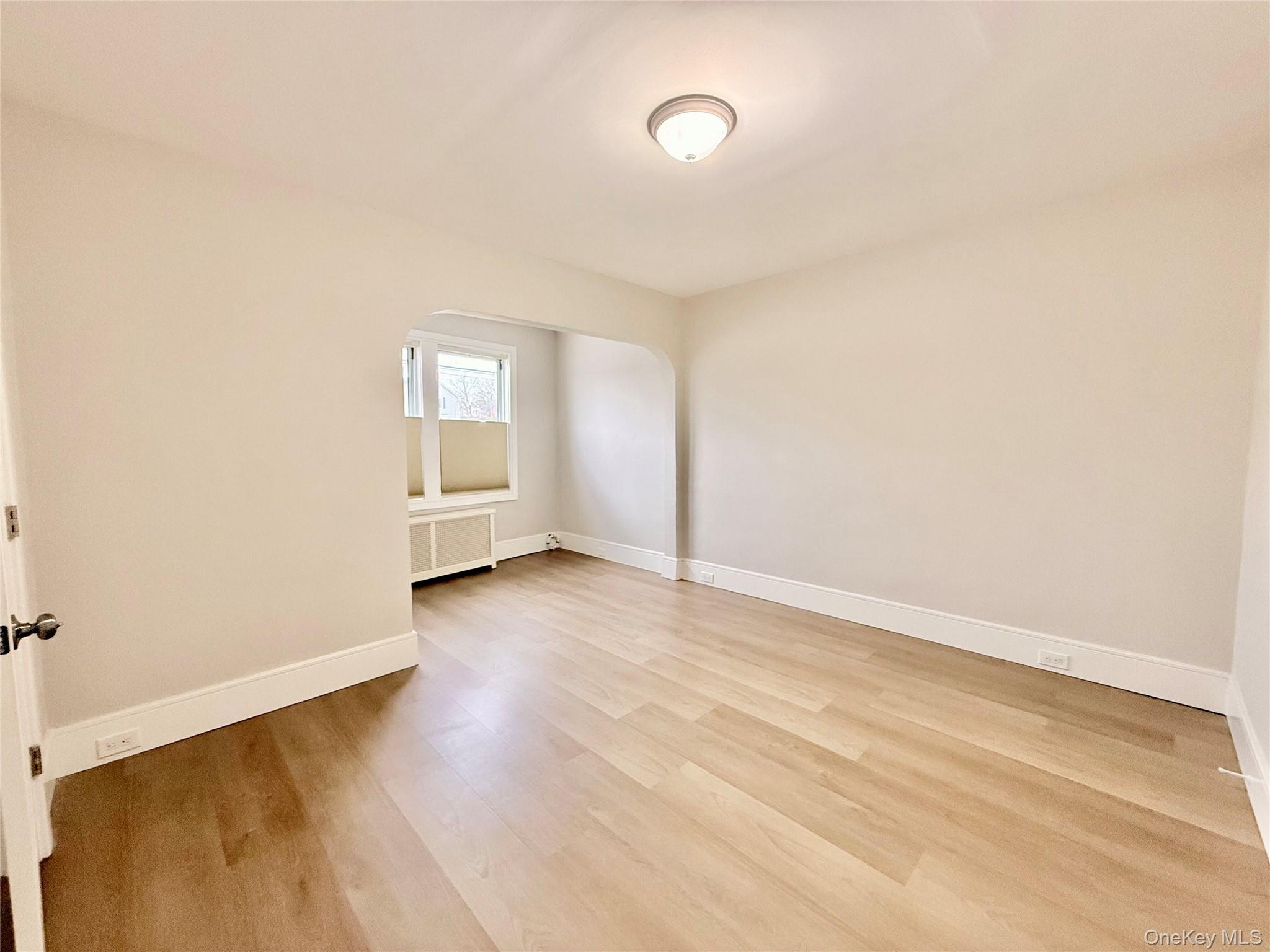 #4 photo, 678 Willis Avenue, מחוז נסאו Williston Park , NY 11596