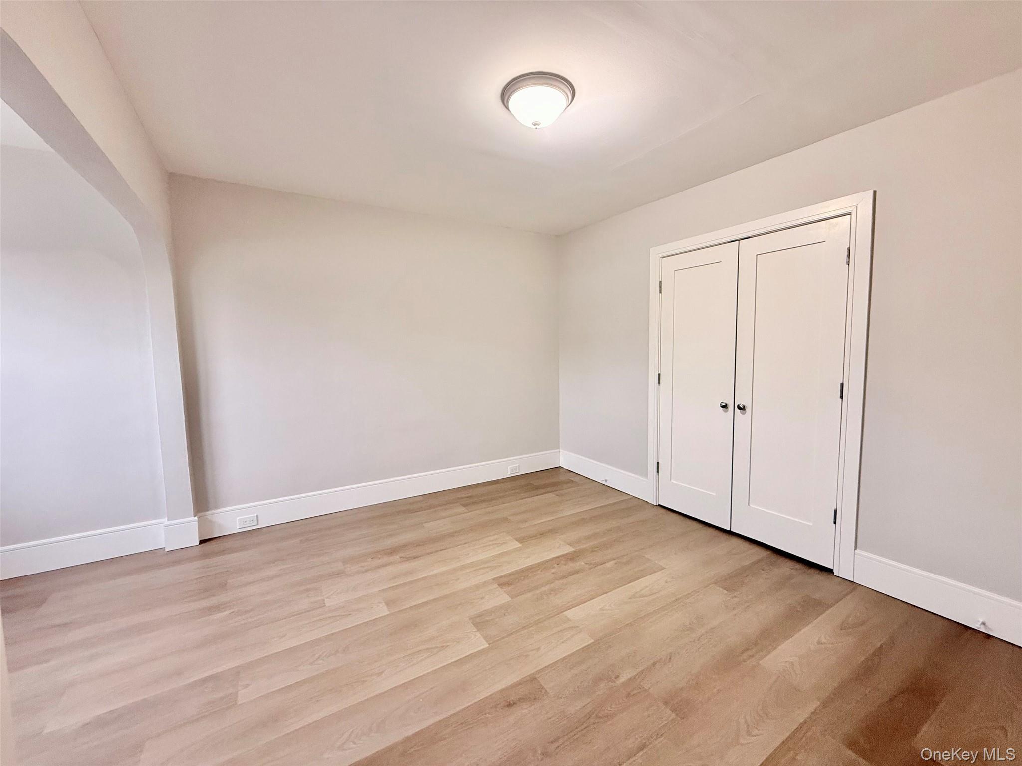 #5 photo, 678 Willis Avenue, מחוז נסאו Williston Park , NY 11596