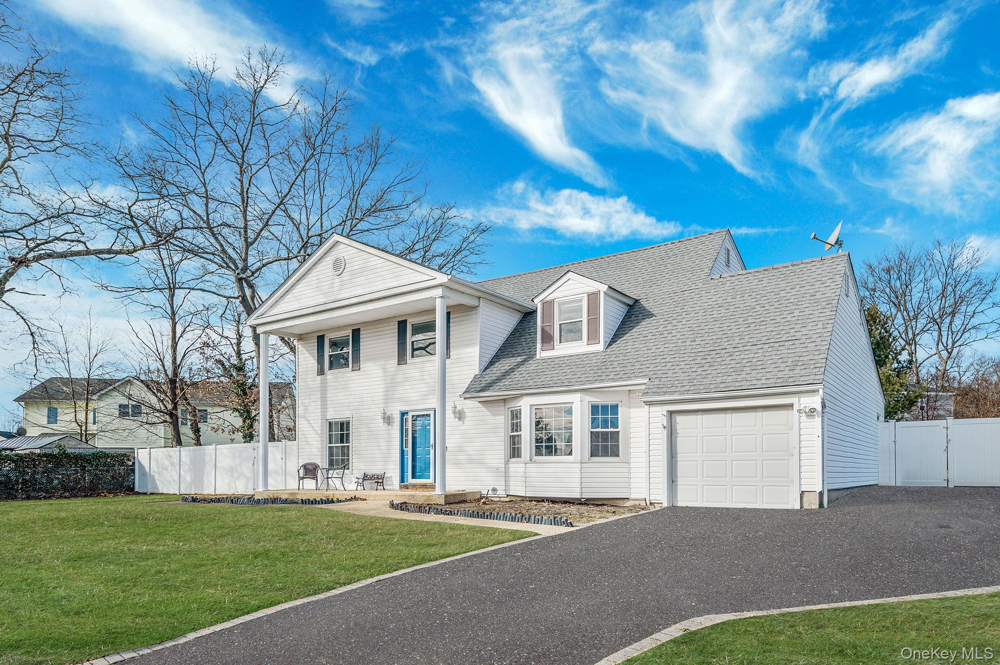 #1 photo, 3 Mount Marcy Avenue, 东长岛 Farmingville , NY 11738