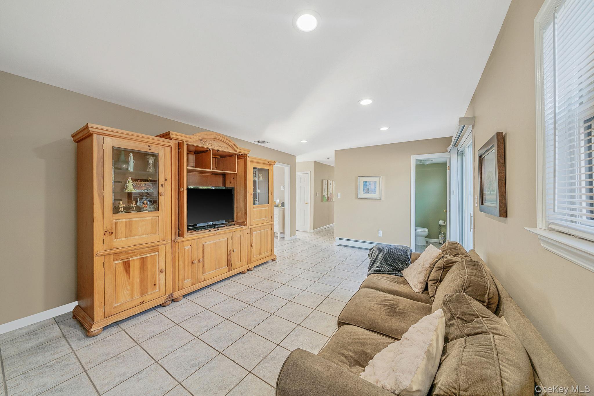 #15 photo, 3 Mount Marcy Avenue, 东长岛 Farmingville , NY 11738