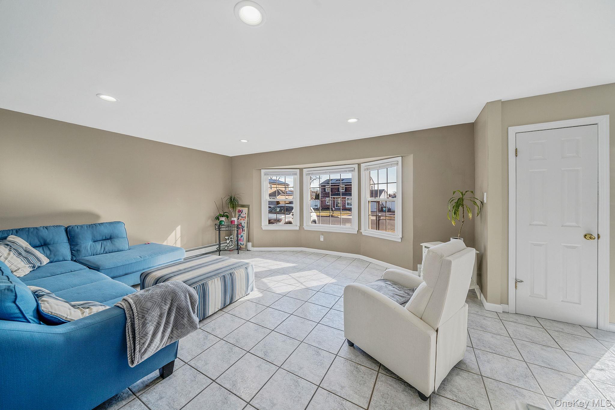 #6 photo, 3 Mount Marcy Avenue, 东长岛 Farmingville , NY 11738