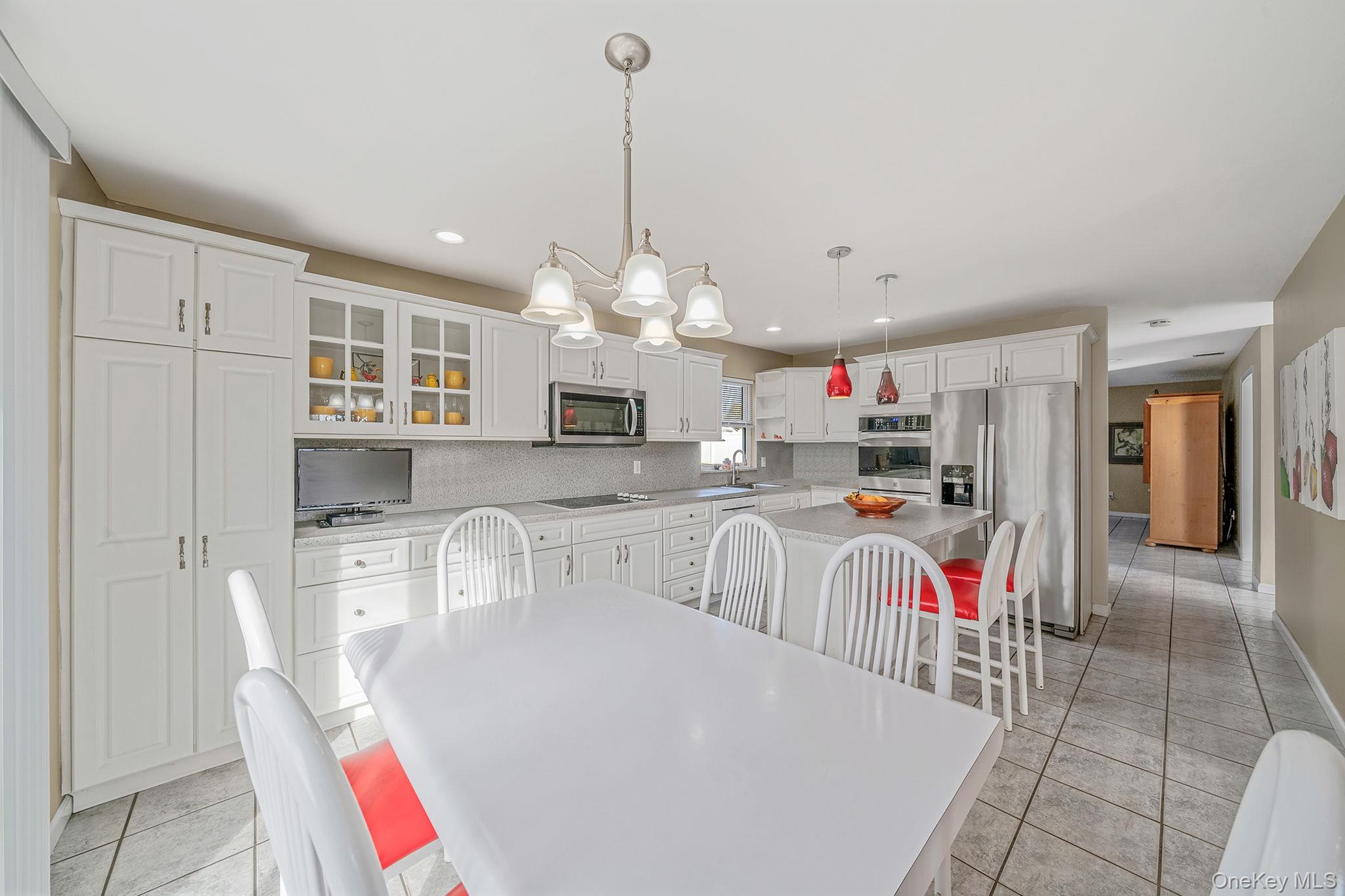 #8 photo, 3 Mount Marcy Avenue, 东长岛 Farmingville , NY 11738