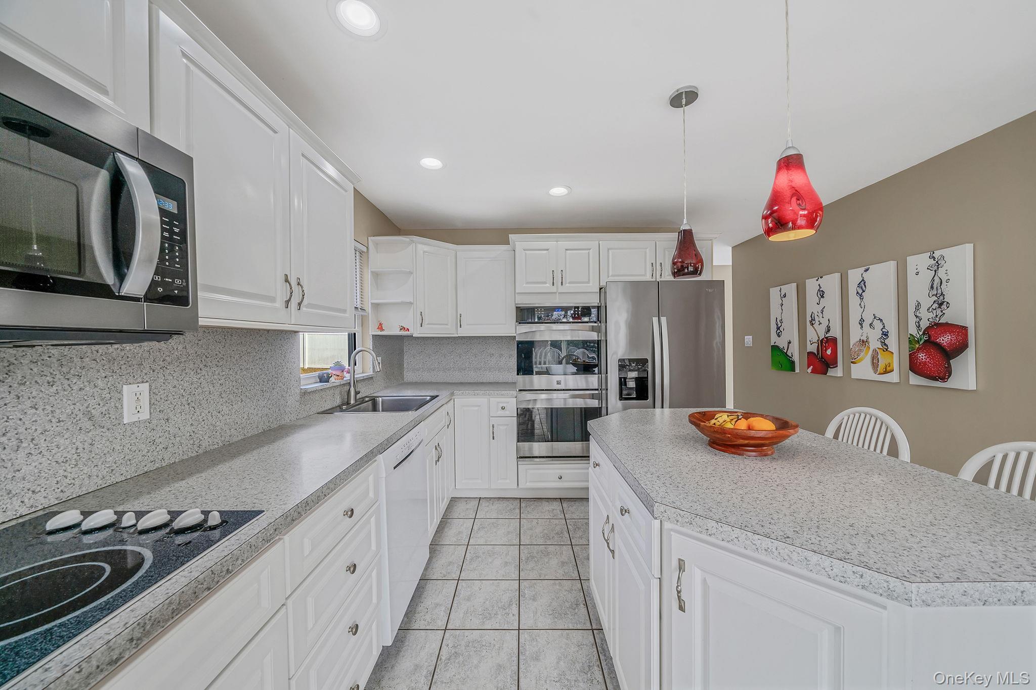 #9 photo, 3 Mount Marcy Avenue, 东长岛 Farmingville , NY 11738