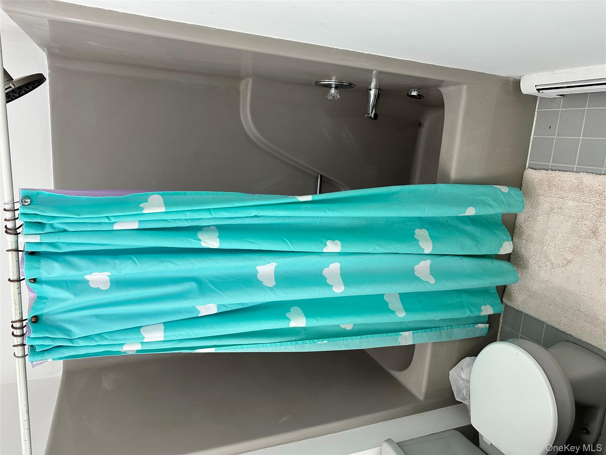 #7 photo, 14 Nagle, מחוז סאפוק Central Islip , NY 11722