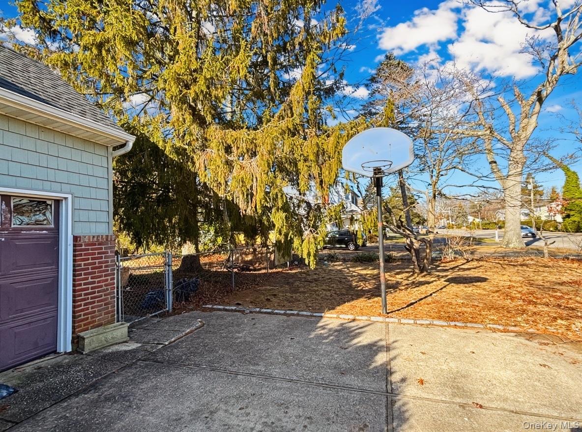 #3 photo, 1262 Saxon Avenue, सफ़ोक काउंटी Bay Shore , NY 11706