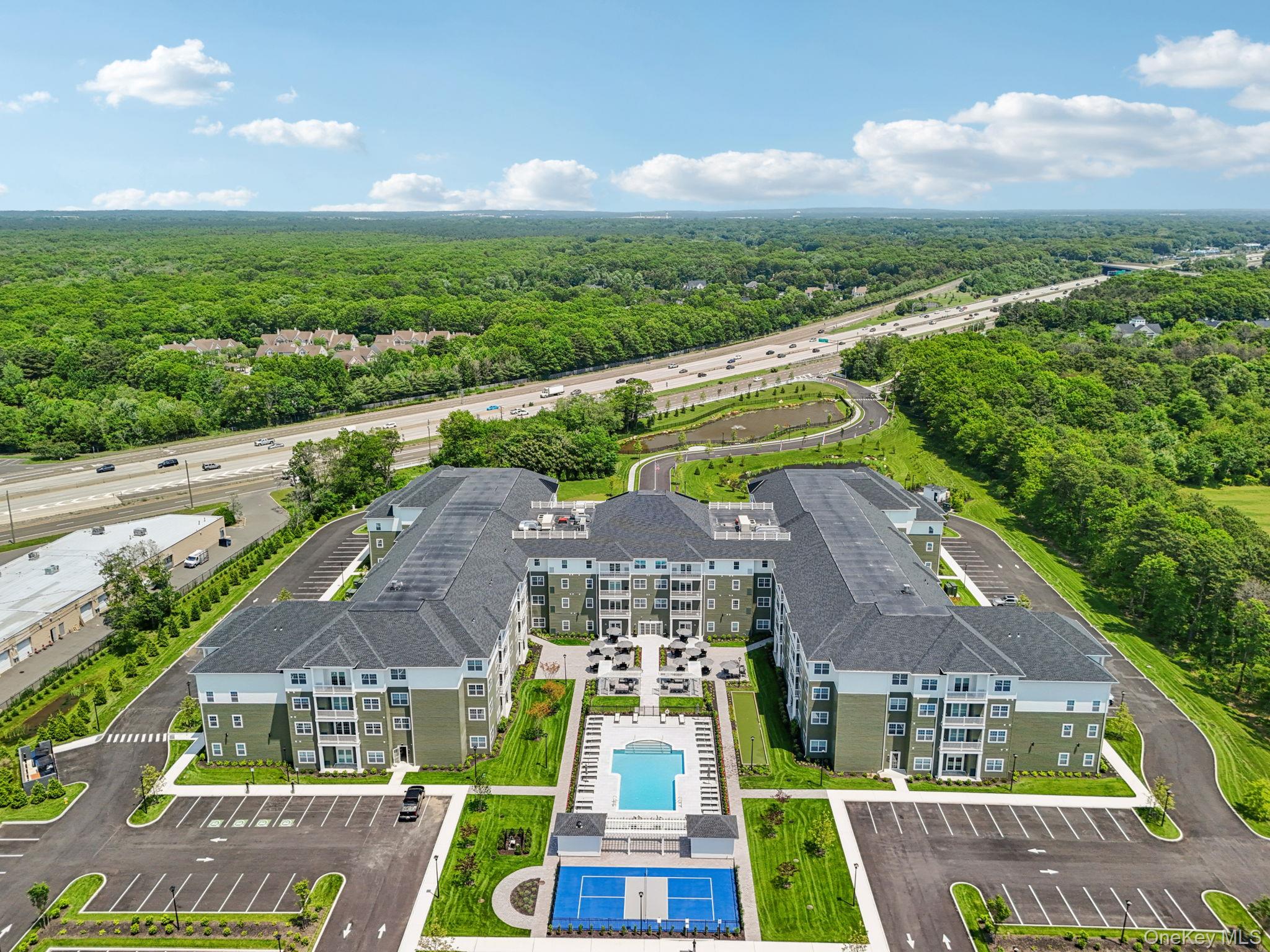 #20 photo, 4180 Sunrise Highway, Oakdale , NY 11716