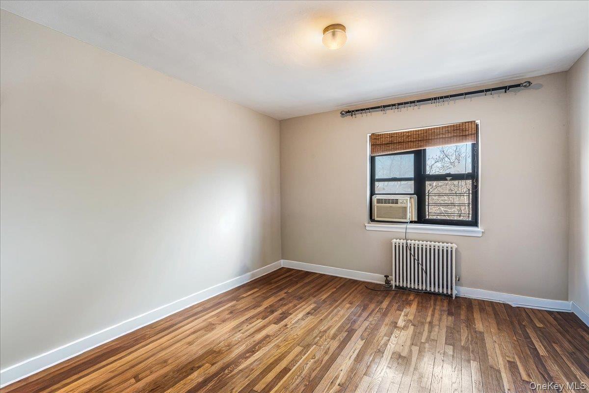 #12 photo, 47-18 217th Street, קווינס Bayside , NY 11361