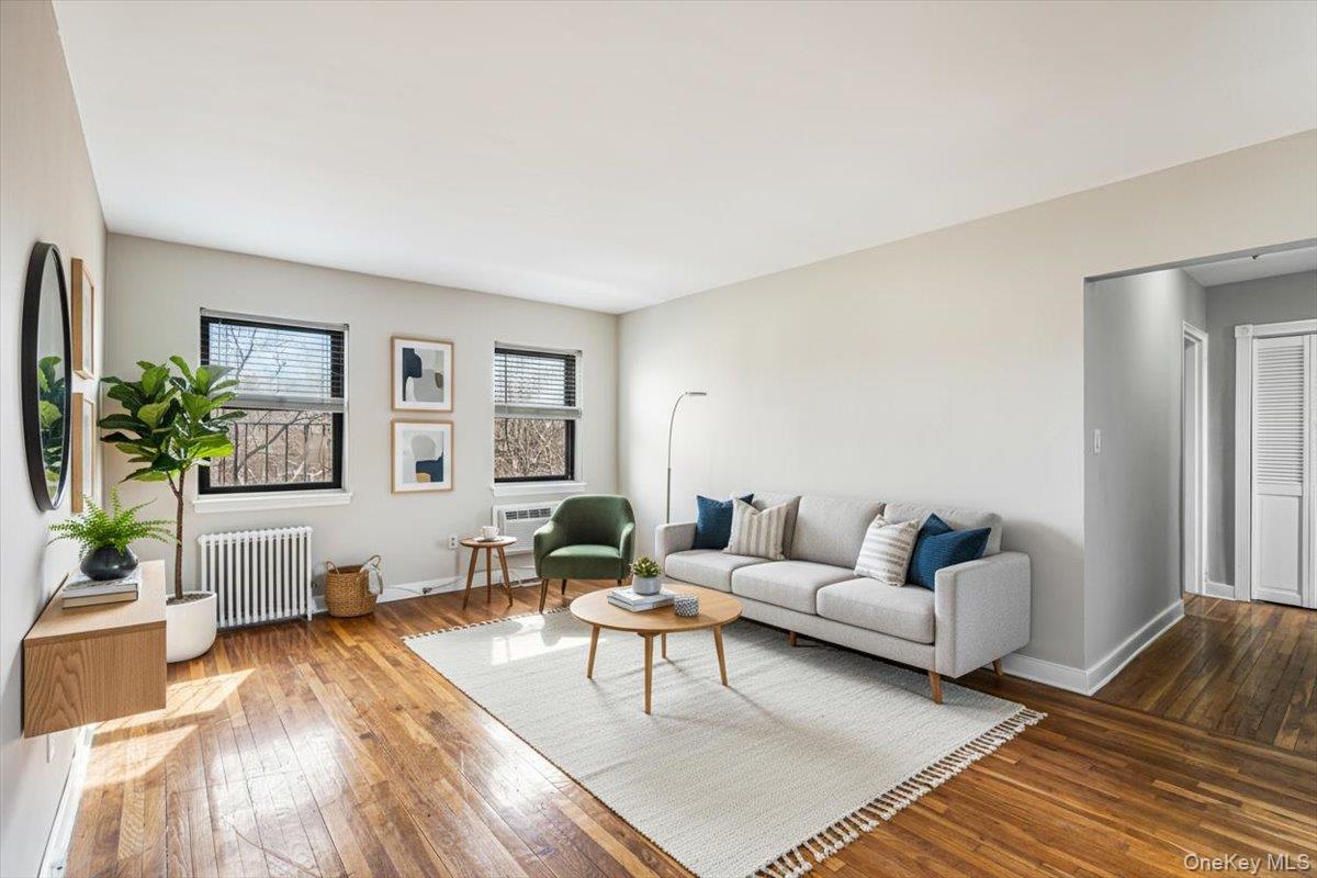 #8 photo, 47-18 217th Street, קווינס Bayside , NY 11361