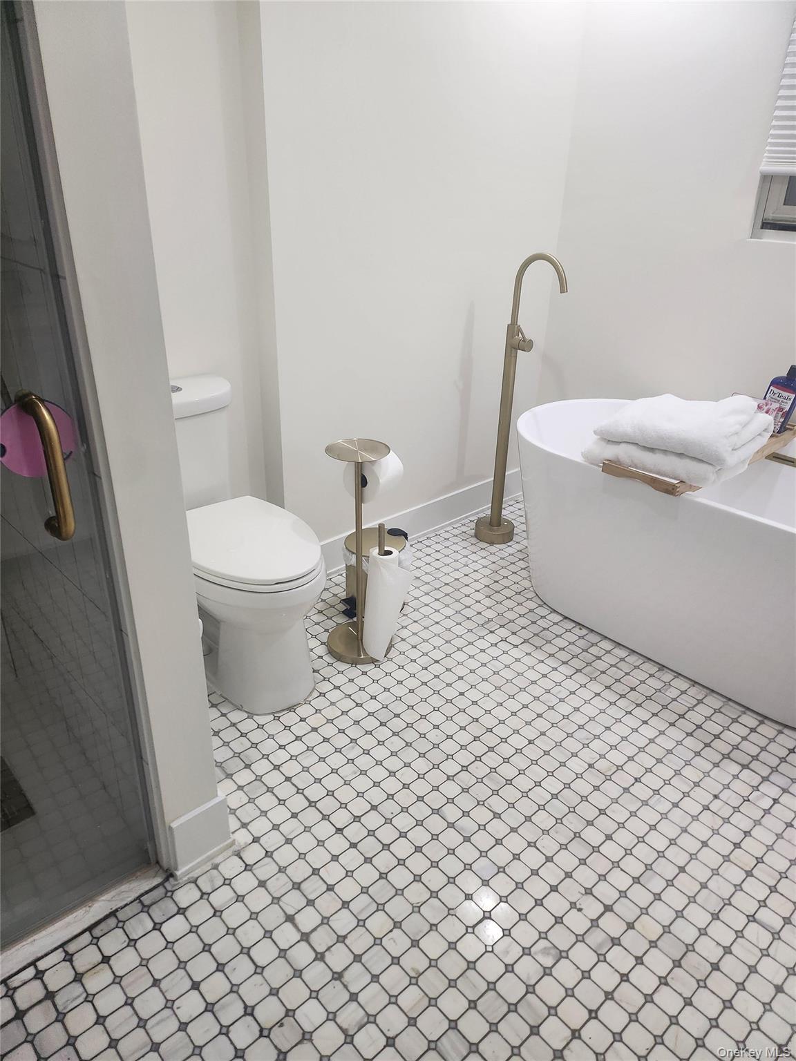 #17 photo, 12 E Nauraushaun Avenue, Pearl River , NY 10965