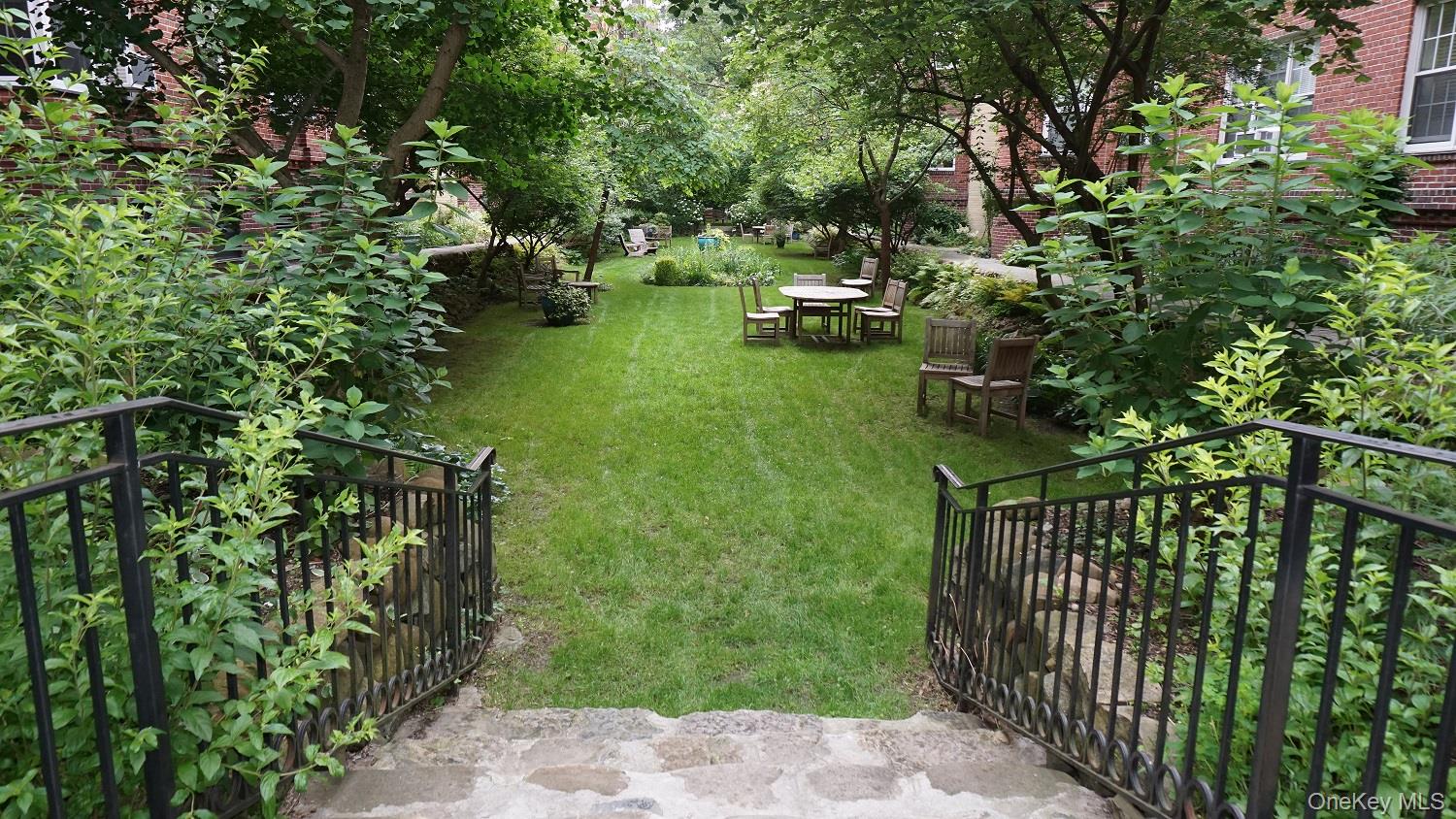 #9 photo, 35-35 77 Street, קווינס Jackson Heights , NY 11372