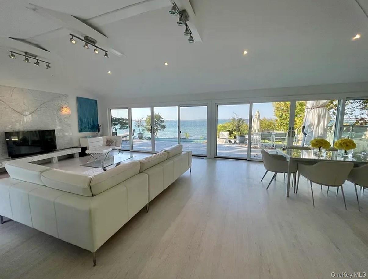 #14 photo, 16 N Shore Road, מחוז סאפוק Hampton Bays , NY 11946