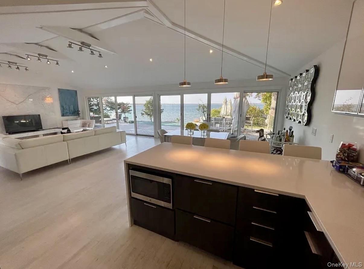 #15 photo, 16 N Shore Road, מחוז סאפוק Hampton Bays , NY 11946